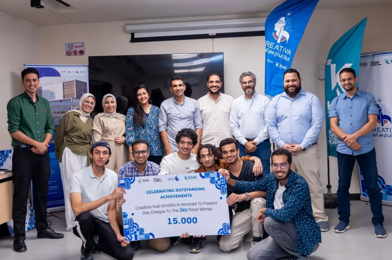 Group photograph at the competition with a third-place award held in front